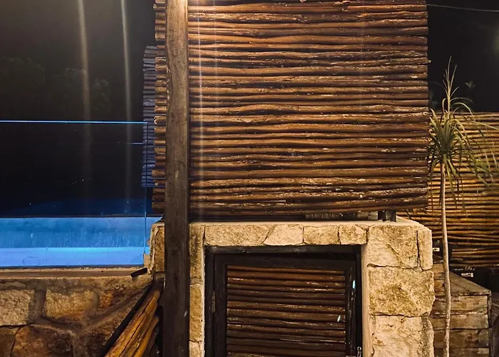 La Casa De Maria 11:11 *